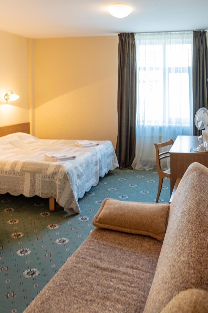 Annabella Hotel Riga Exterior photo