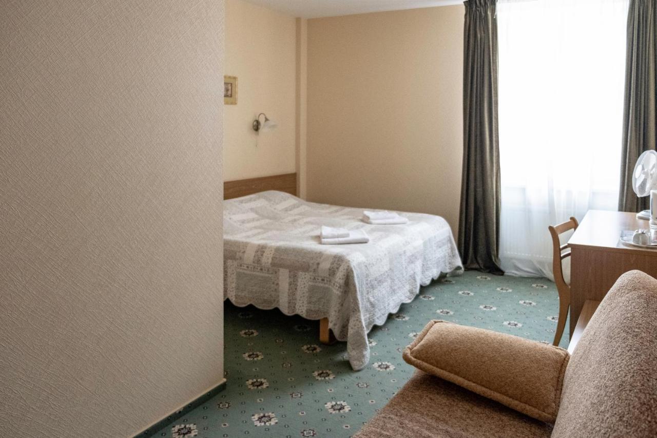 Annabella Hotel Riga Exterior photo